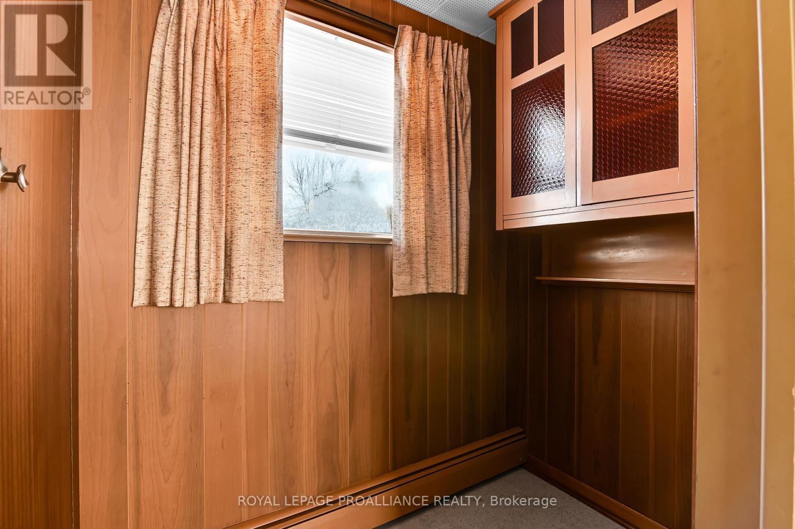 












401 COUNTY RD 2 ROAD

,
Edwardsburgh/Cardinal,




Ontario
K0E1E0

