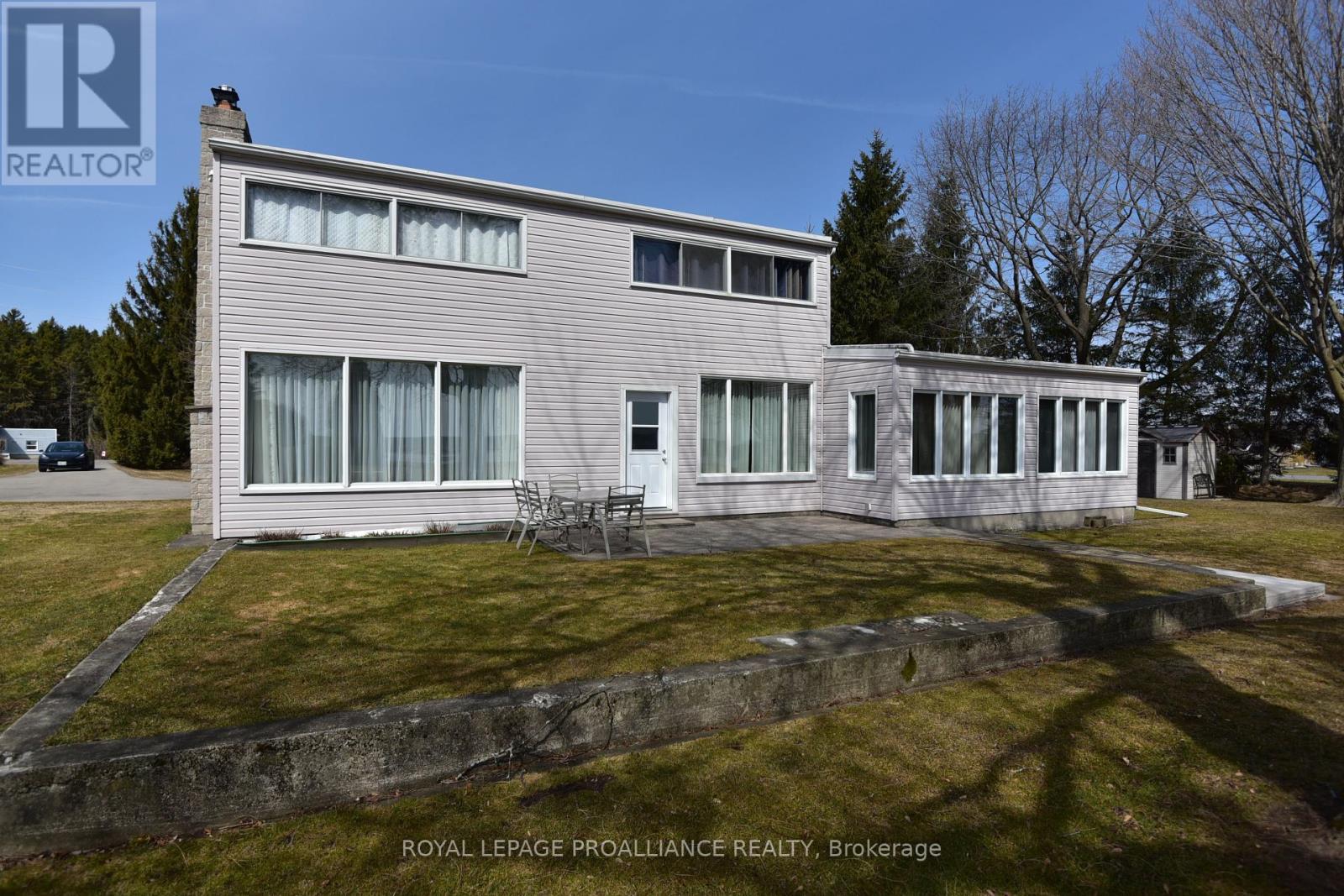 












401 COUNTY RD 2 ROAD

,
Edwardsburgh/Cardinal,




Ontario
K0E1E0

