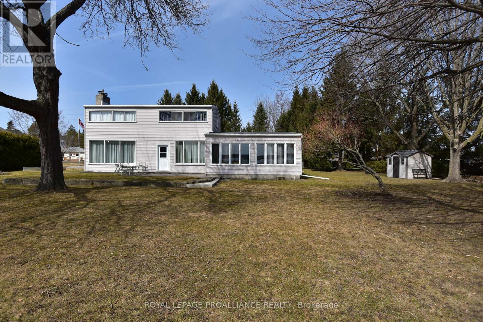 












401 COUNTY RD 2 ROAD

,
Edwardsburgh/Cardinal,




Ontario
K0E1E0

