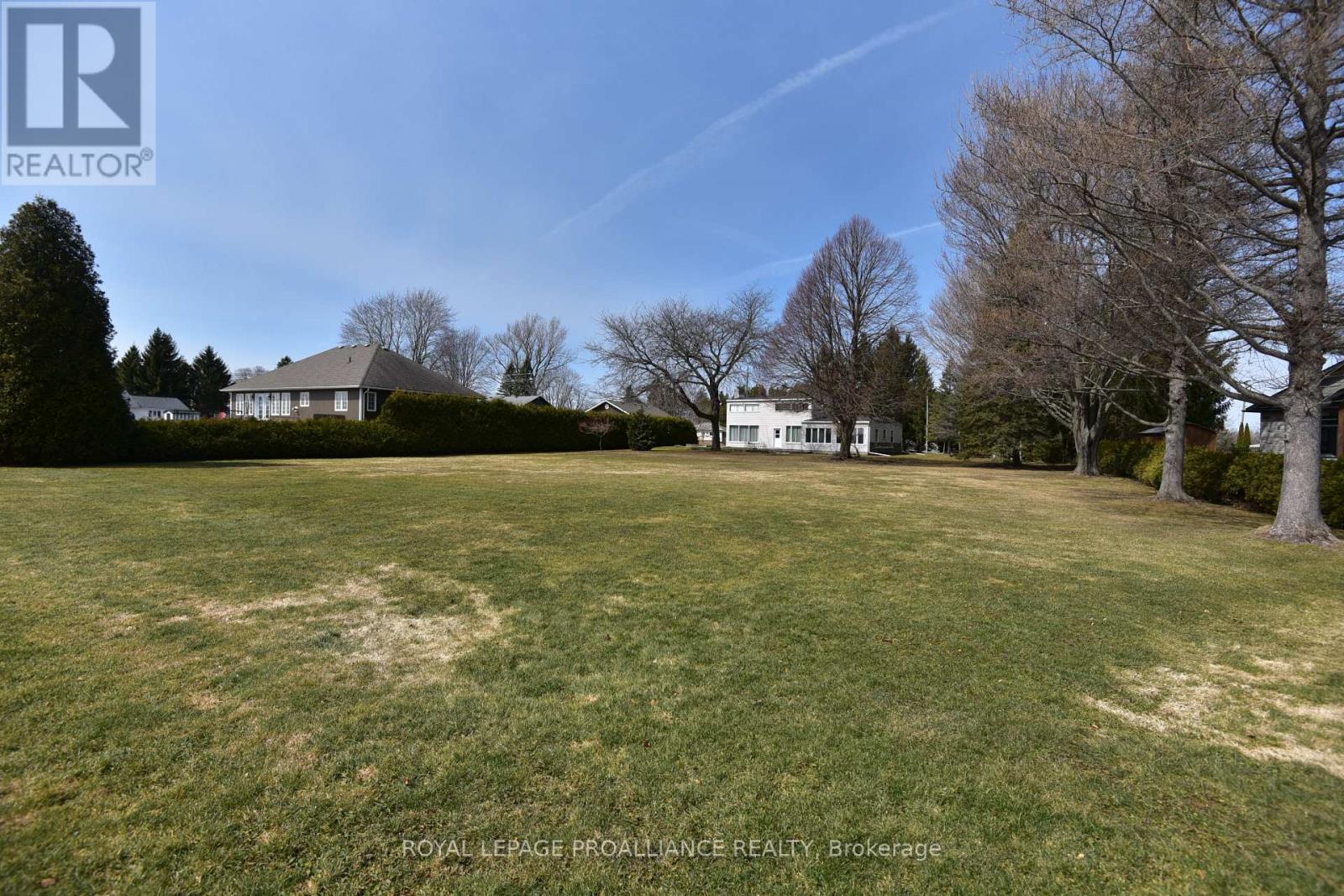 












401 COUNTY RD 2 ROAD

,
Edwardsburgh/Cardinal,




Ontario
K0E1E0

