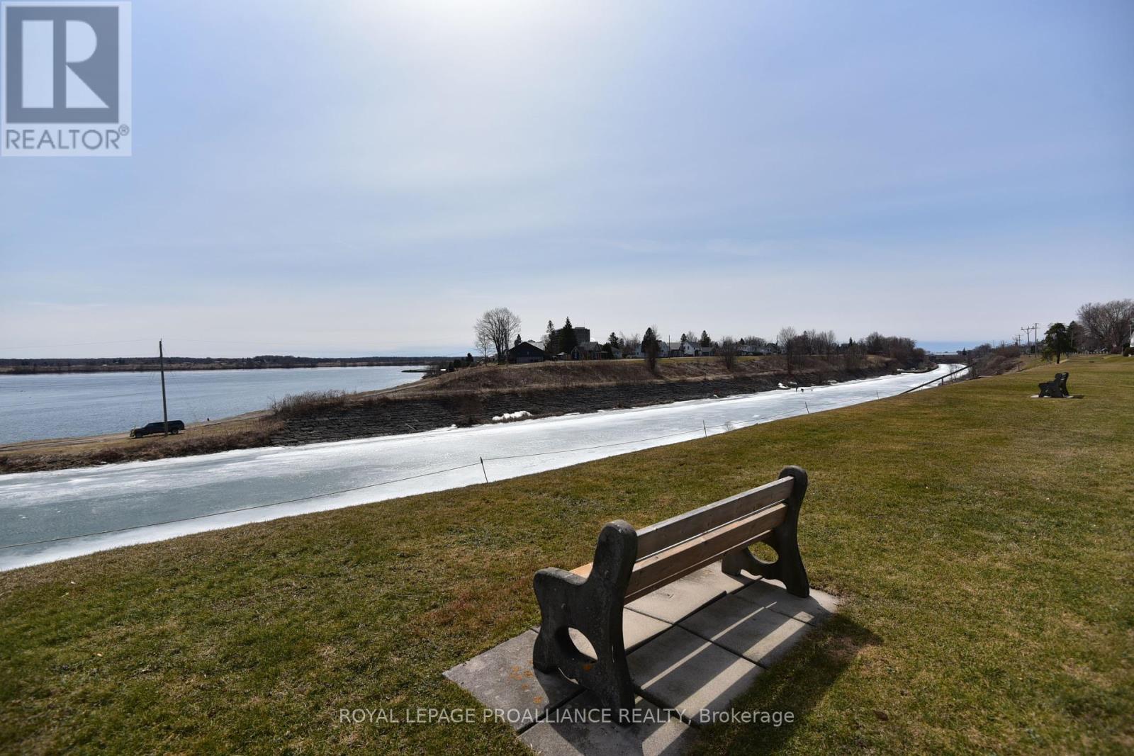 












401 COUNTY RD 2 ROAD

,
Edwardsburgh/Cardinal,




Ontario
K0E1E0

