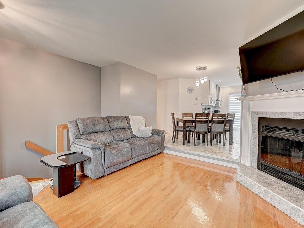 









1065


Rue Bourgeoys

,
Sainte-Catherine,




QC
J5C1Z1


