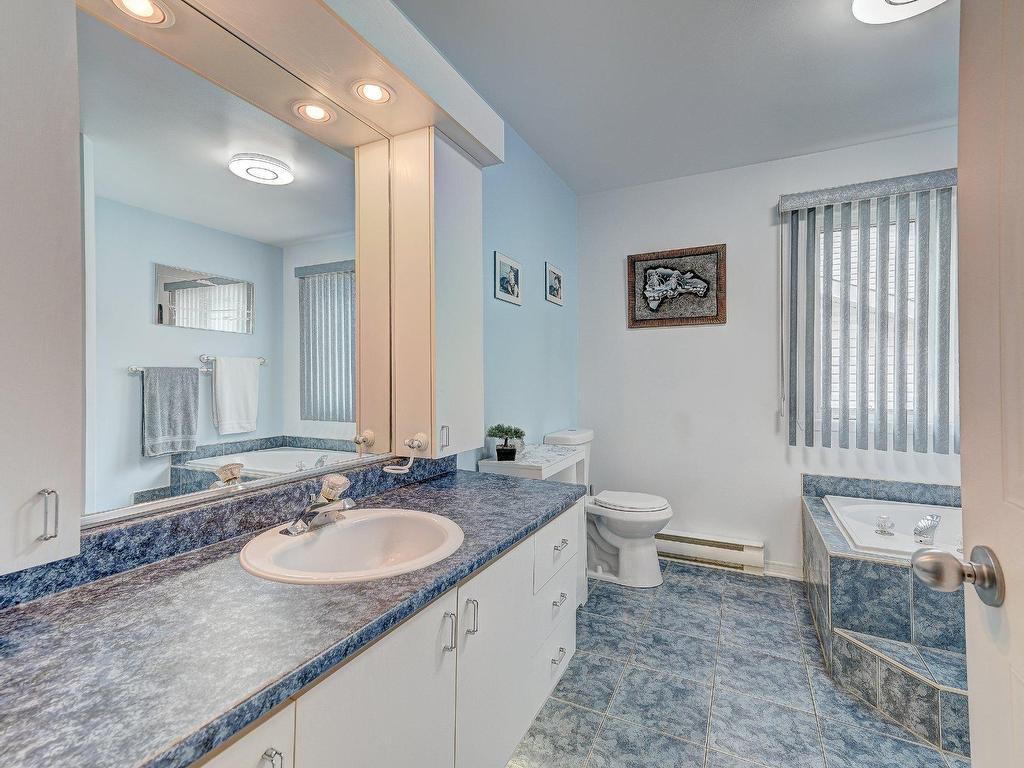 









1065


Rue Bourgeoys

,
Sainte-Catherine,




QC
J5C1Z1

