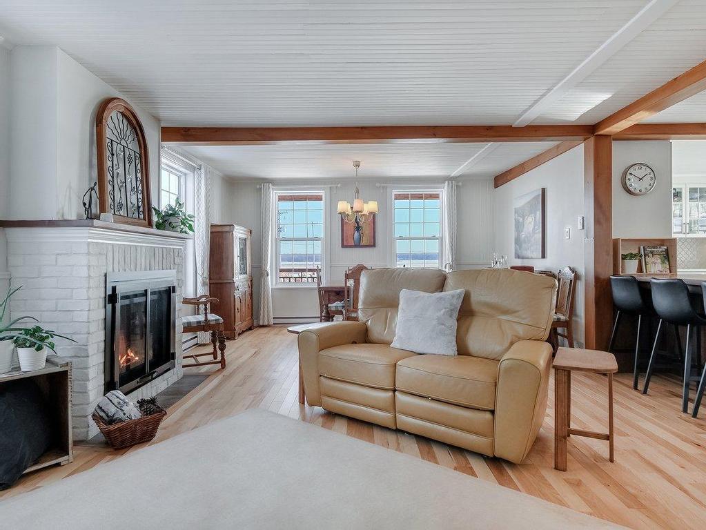 









3852


Ch. de la Butte-aux-Renards

,
Varennes,




QC
J3X0G7

