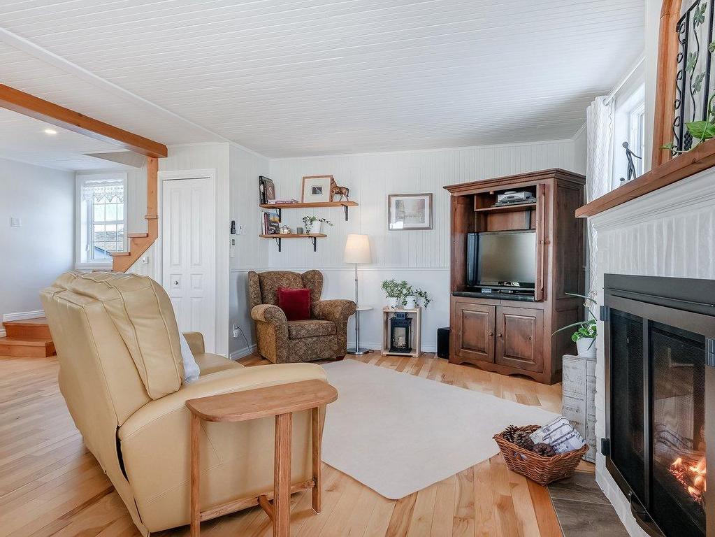 









3852


Ch. de la Butte-aux-Renards

,
Varennes,




QC
J3X0G7

