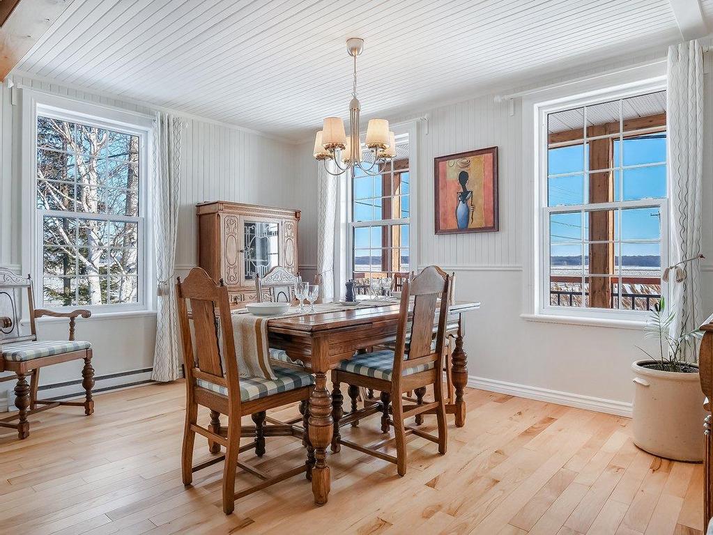 









3852


Ch. de la Butte-aux-Renards

,
Varennes,




QC
J3X0G7

