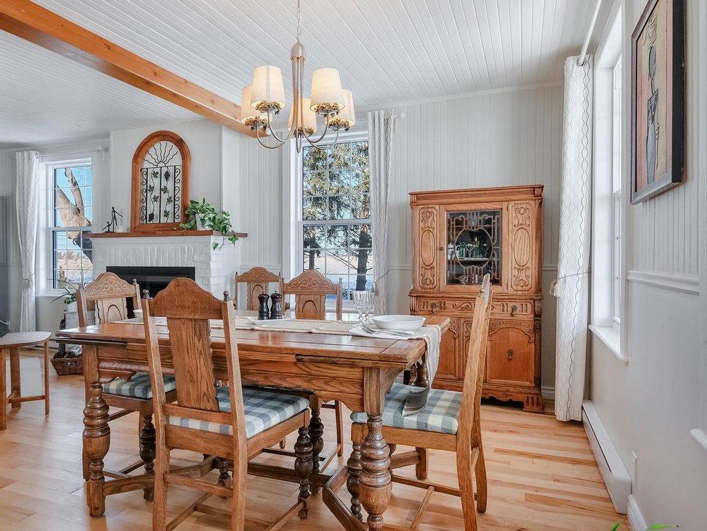 









3852


Ch. de la Butte-aux-Renards

,
Varennes,




QC
J3X0G7

