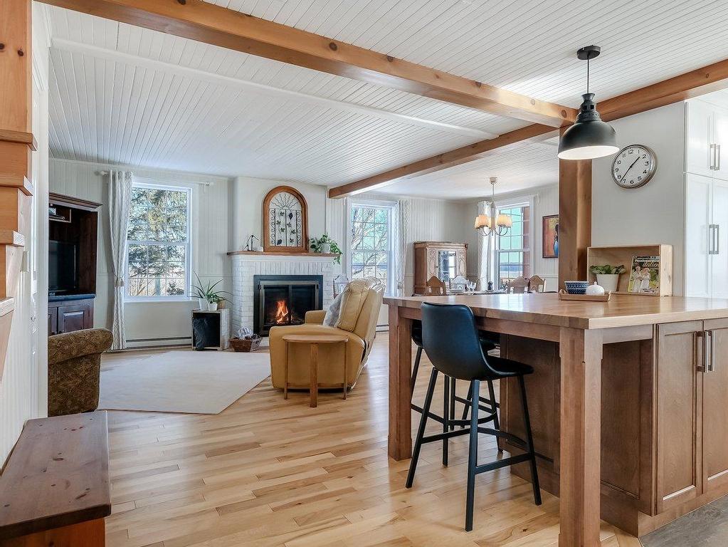 









3852


Ch. de la Butte-aux-Renards

,
Varennes,




QC
J3X0G7

