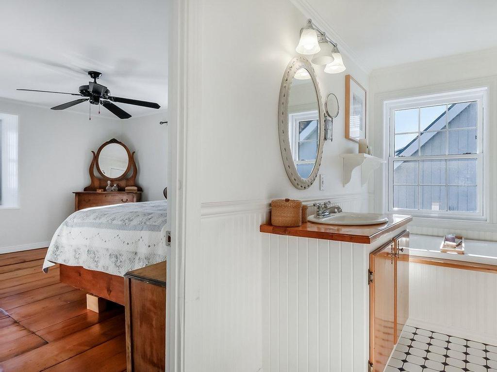 









3852


Ch. de la Butte-aux-Renards

,
Varennes,




QC
J3X0G7

