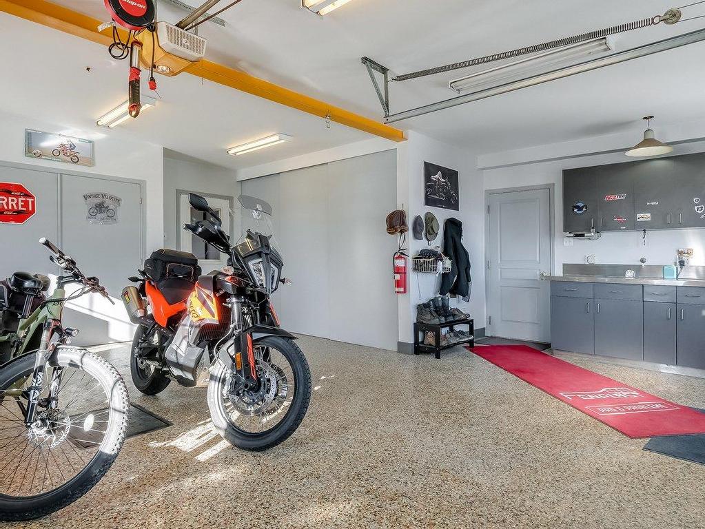 









3852


Ch. de la Butte-aux-Renards

,
Varennes,




QC
J3X0G7

