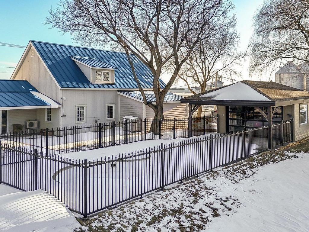 









3852


Ch. de la Butte-aux-Renards

,
Varennes,




QC
J3X0G7

