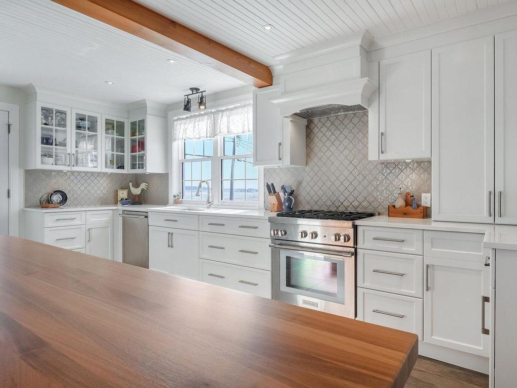 









3852


Ch. de la Butte-aux-Renards

,
Varennes,




QC
J3X0G7


