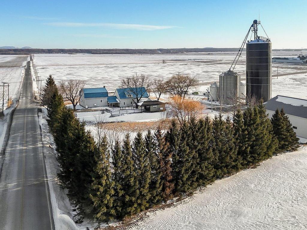 









3852


Ch. de la Butte-aux-Renards

,
Varennes,




QC
J3X0G7


