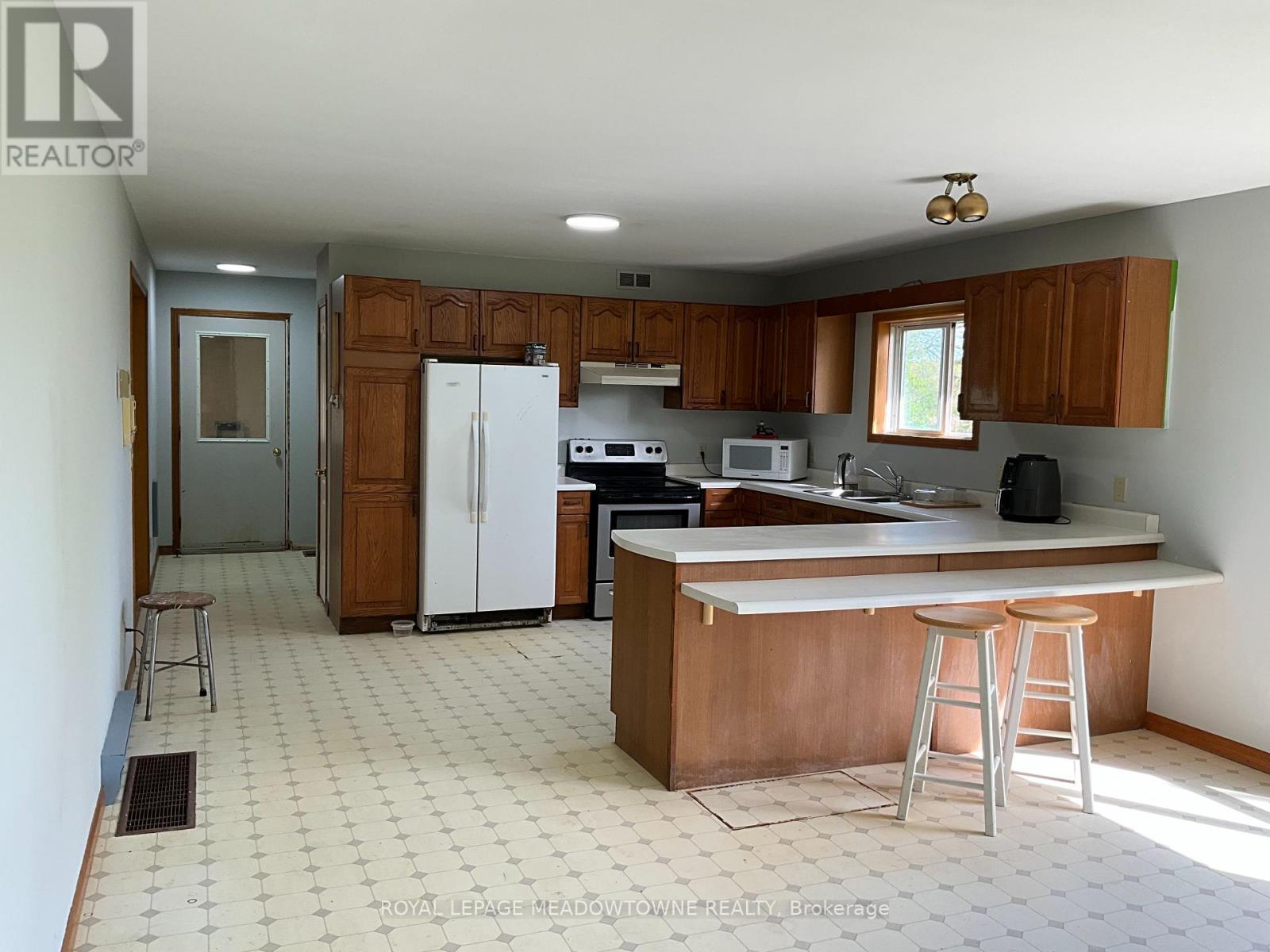 












5167 FIFTH LINE

,
Erin,







Ontario
N0B1T0

