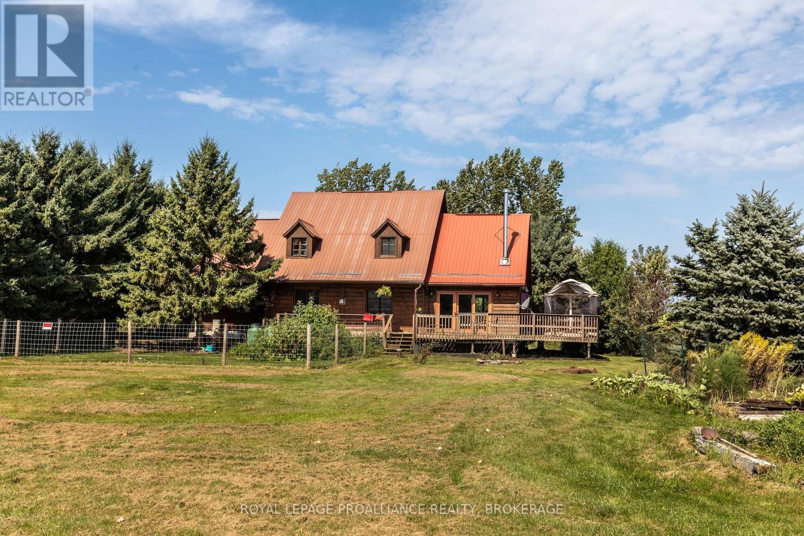 












275 CARPENTER POINT ROAD

,
Frontenac Islands (The Islands),




Ontario
K0H2Y0

