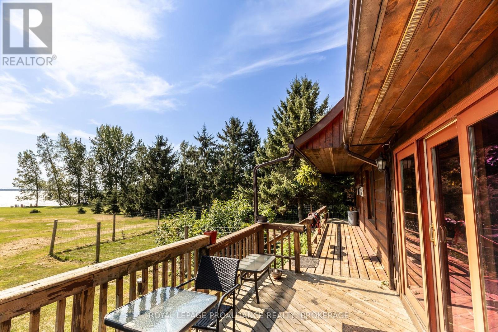 












275 CARPENTER POINT ROAD

,
Frontenac Islands (The Islands),




Ontario
K0H2Y0

