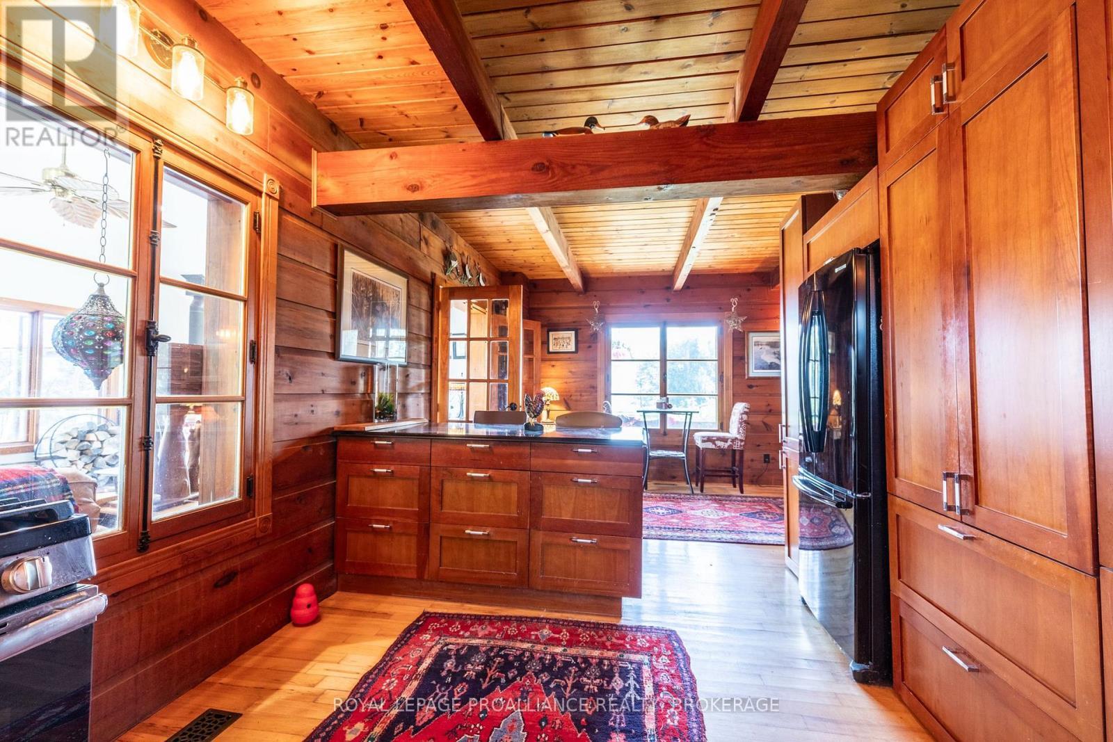 












275 CARPENTER POINT ROAD

,
Frontenac Islands (The Islands),




Ontario
K0H2Y0

