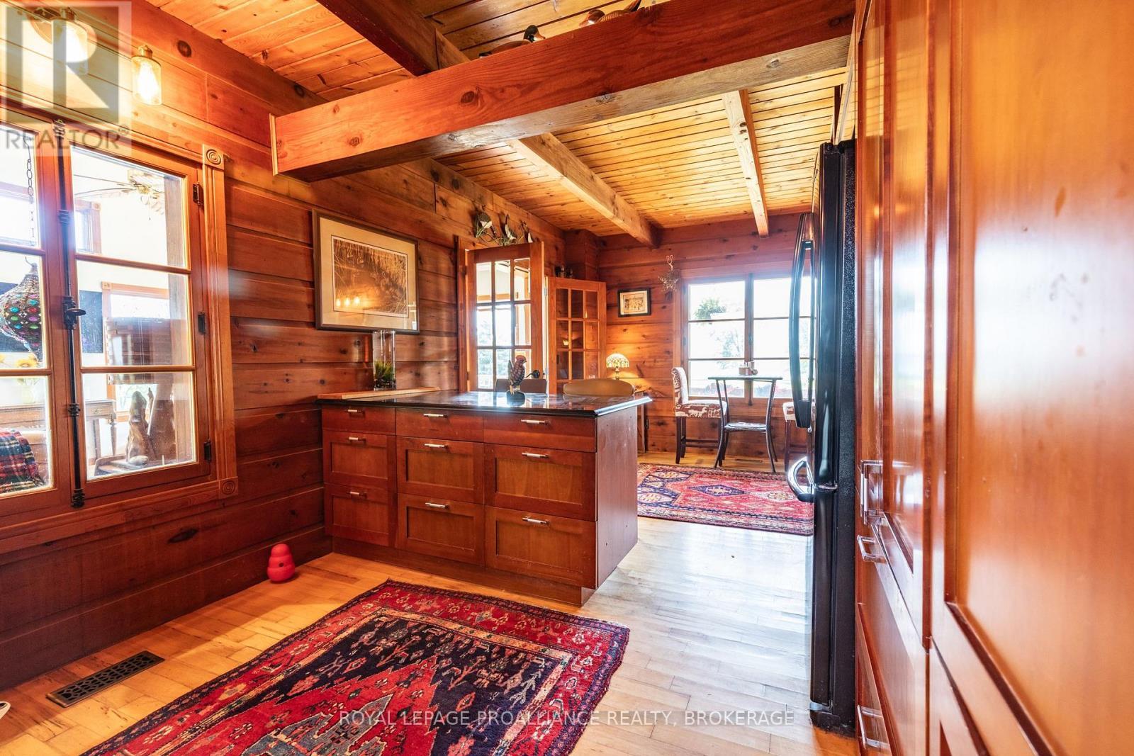 












275 CARPENTER POINT ROAD

,
Frontenac Islands (The Islands),




Ontario
K0H2Y0

