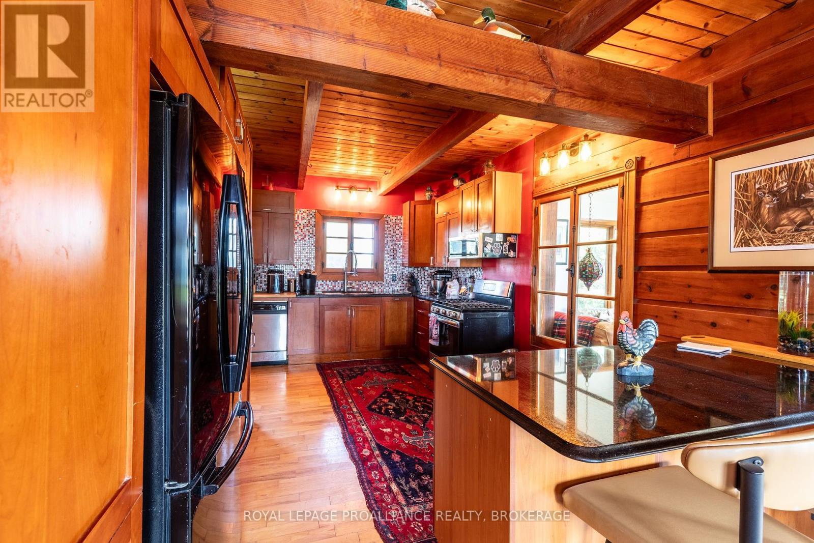 












275 CARPENTER POINT ROAD

,
Frontenac Islands (The Islands),




Ontario
K0H2Y0

