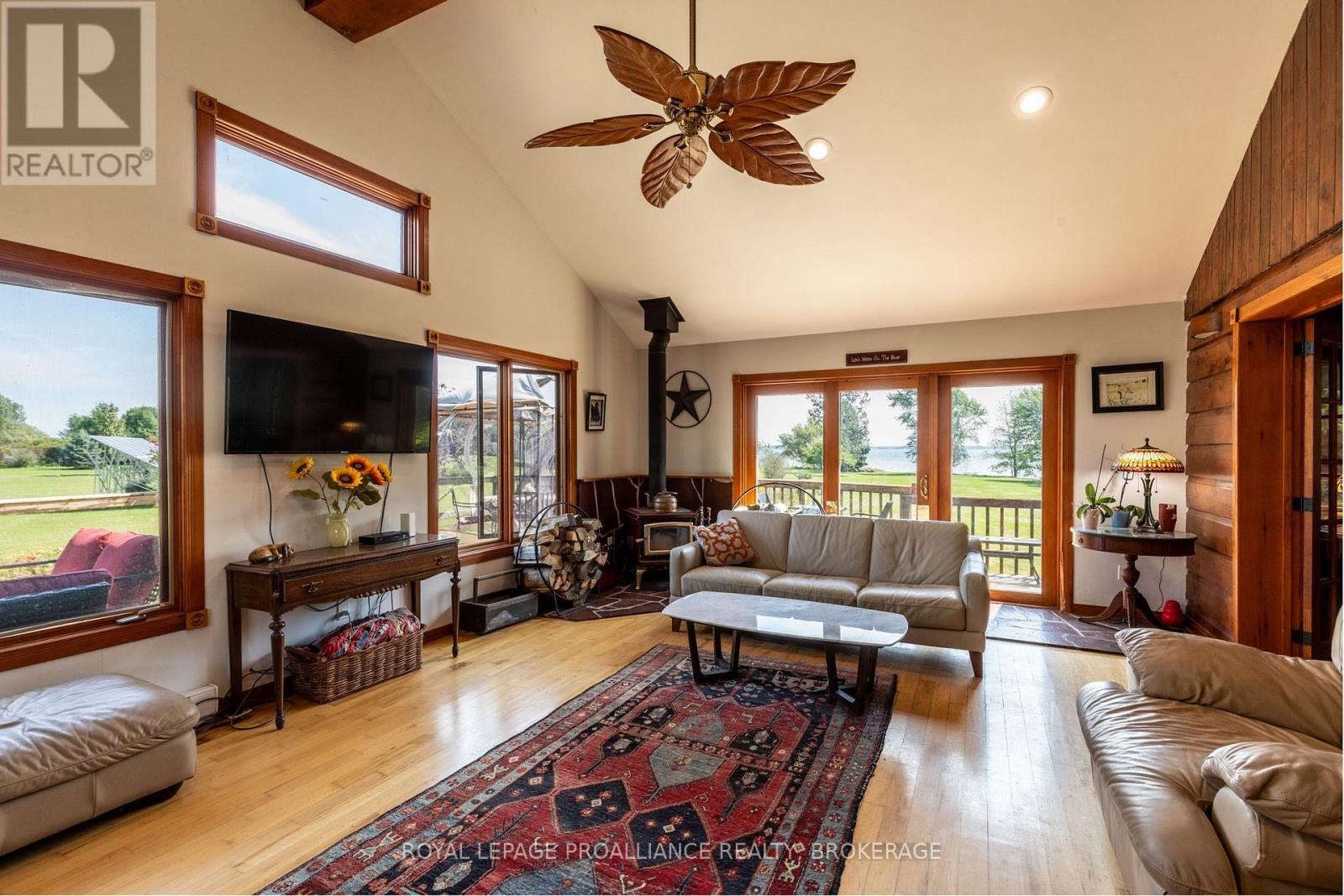 












275 CARPENTER POINT ROAD

,
Frontenac Islands (The Islands),




Ontario
K0H2Y0

