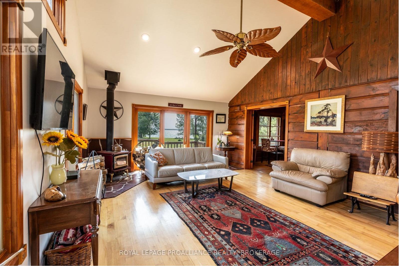 












275 CARPENTER POINT ROAD

,
Frontenac Islands (The Islands),




Ontario
K0H2Y0


