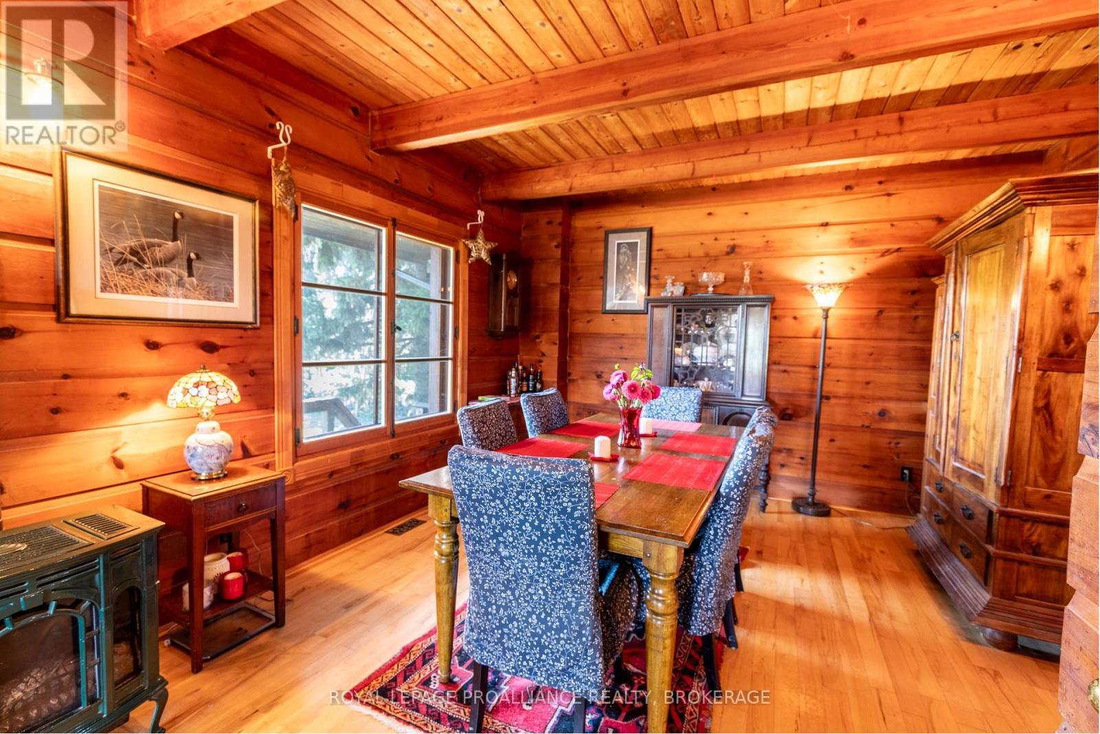 












275 CARPENTER POINT ROAD

,
Frontenac Islands (The Islands),




Ontario
K0H2Y0

