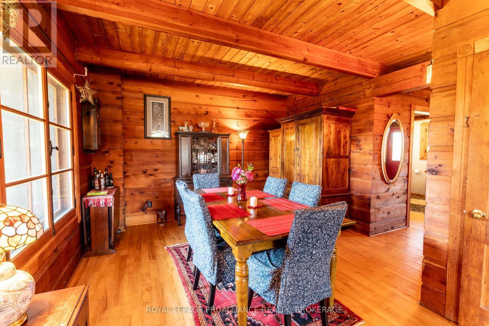 












275 CARPENTER POINT ROAD

,
Frontenac Islands (The Islands),




Ontario
K0H2Y0

