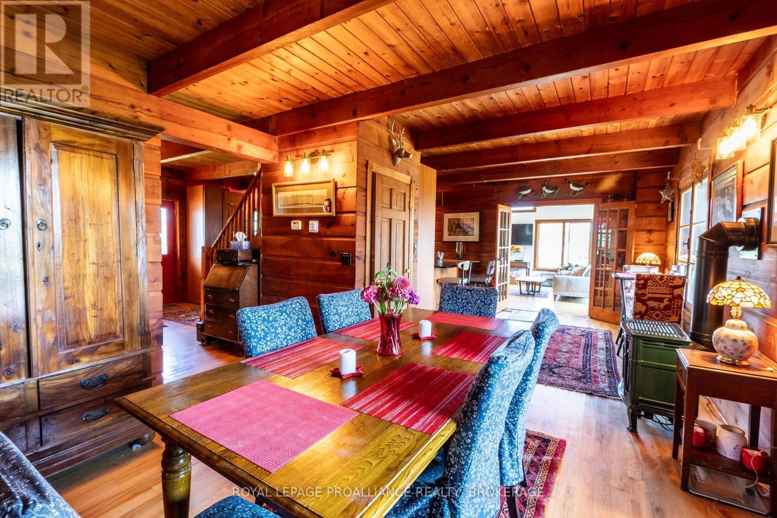 












275 CARPENTER POINT ROAD

,
Frontenac Islands (The Islands),




Ontario
K0H2Y0

