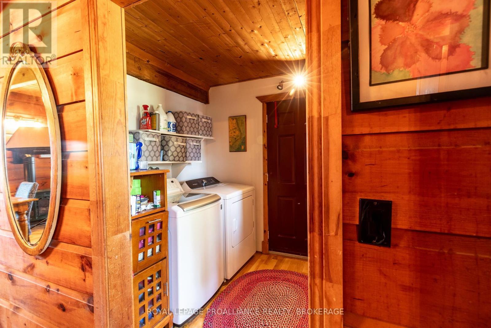 












275 CARPENTER POINT ROAD

,
Frontenac Islands (The Islands),




Ontario
K0H2Y0

