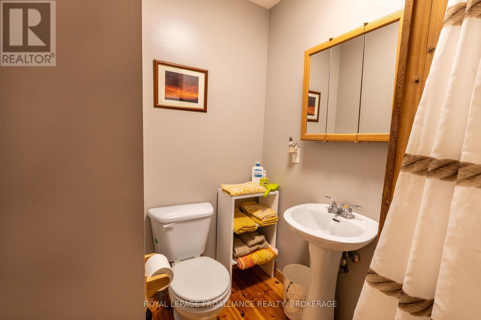 












275 CARPENTER POINT ROAD

,
Frontenac Islands (The Islands),




Ontario
K0H2Y0

