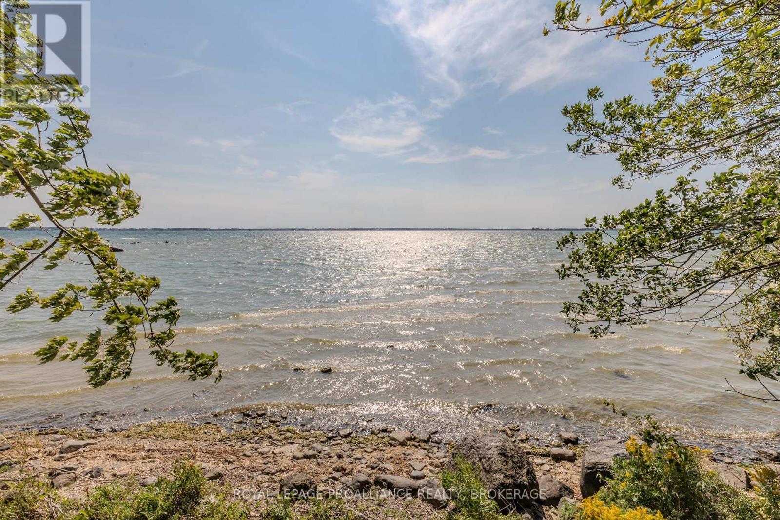 












275 CARPENTER POINT ROAD

,
Frontenac Islands (The Islands),




Ontario
K0H2Y0

