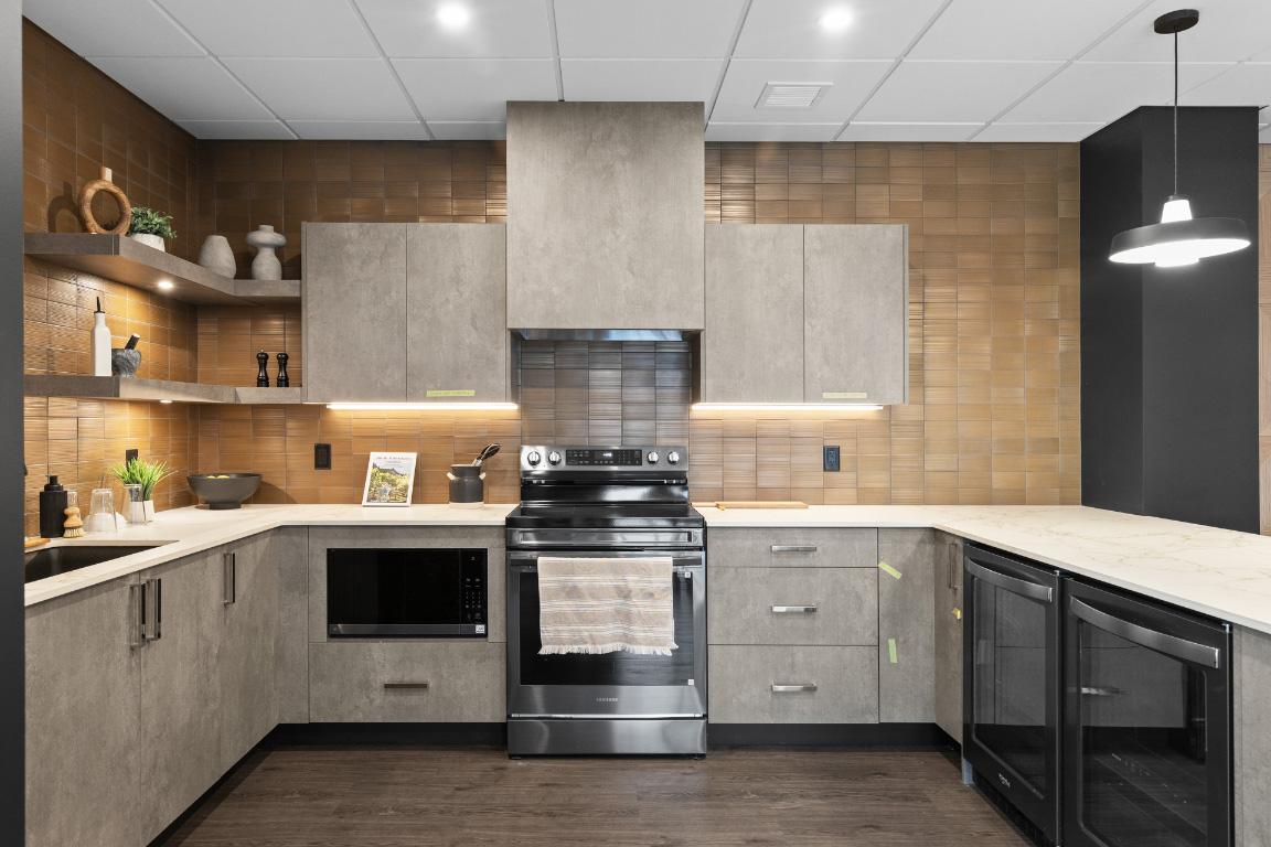 









1274


Devonshire

Avenue, 342,
Kelowna,




BC
V1Y 6B7

