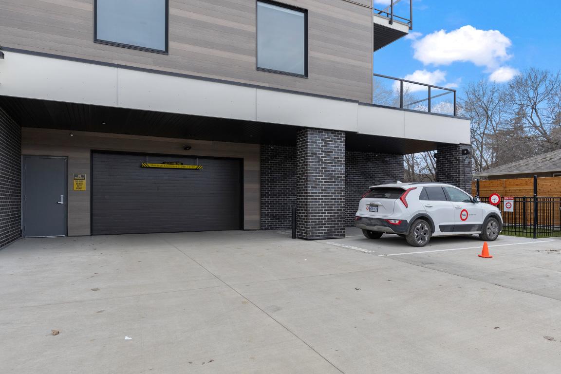 









1274


Devonshire

Avenue, 342,
Kelowna,




BC
V1Y 6B7

