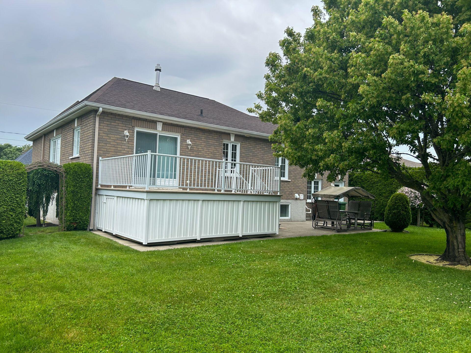 









1400


Rue de Genève

,
Drummondville,




QC
J2C7L3

