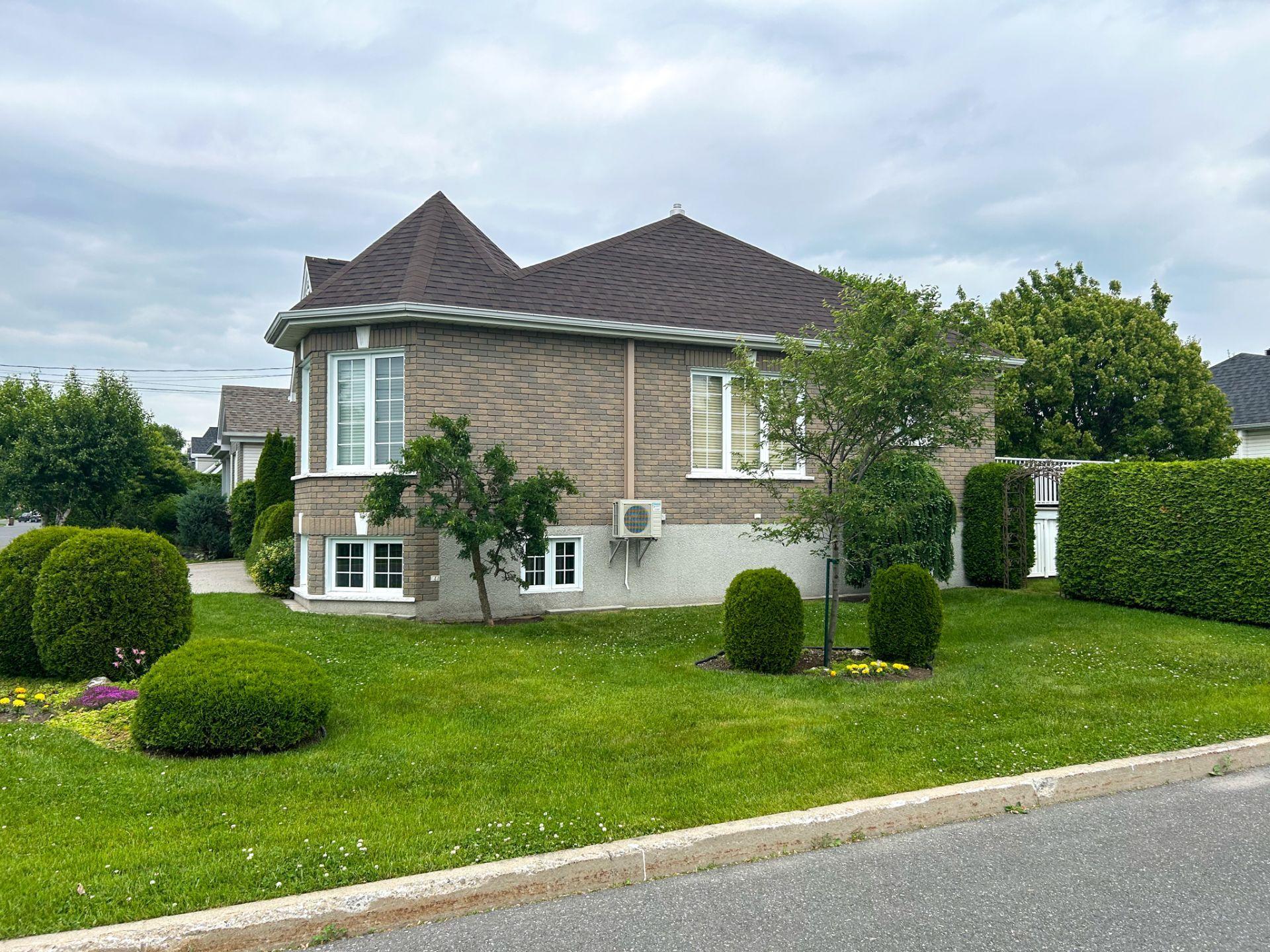 









1400


Rue de Genève

,
Drummondville,




QC
J2C7L3

