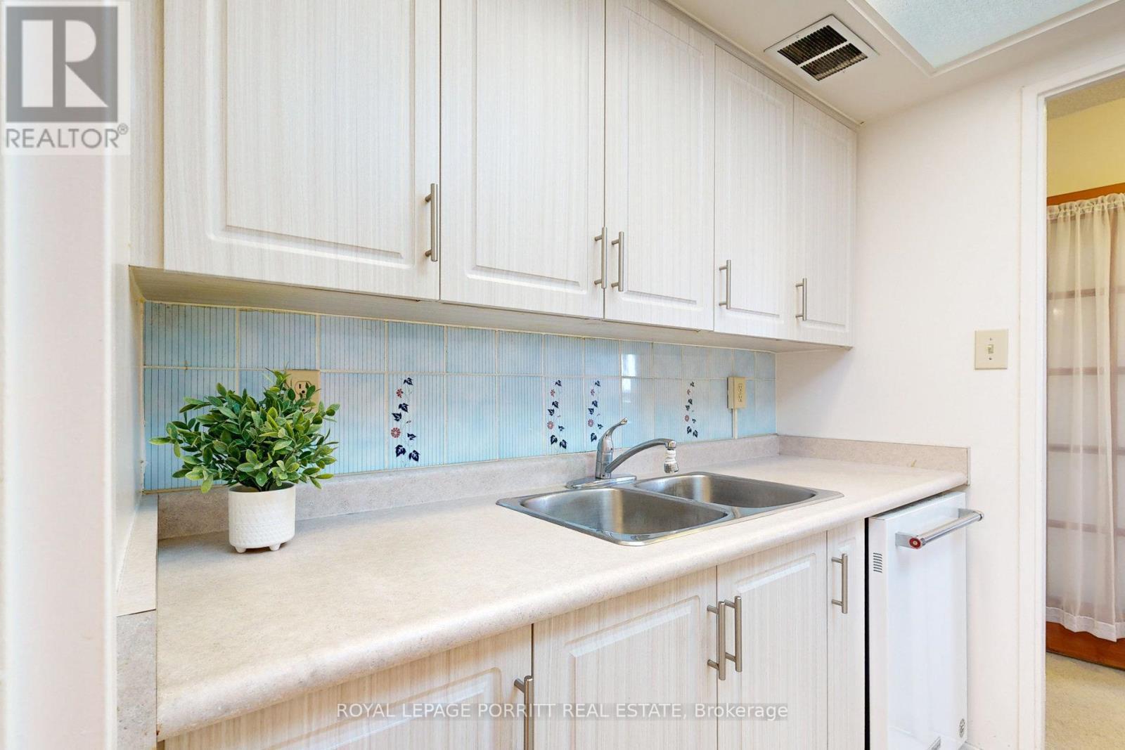 












510 - 1535 LAKESHORE ROAD E

,
Mississauga,




Ontario
L5E3E2

