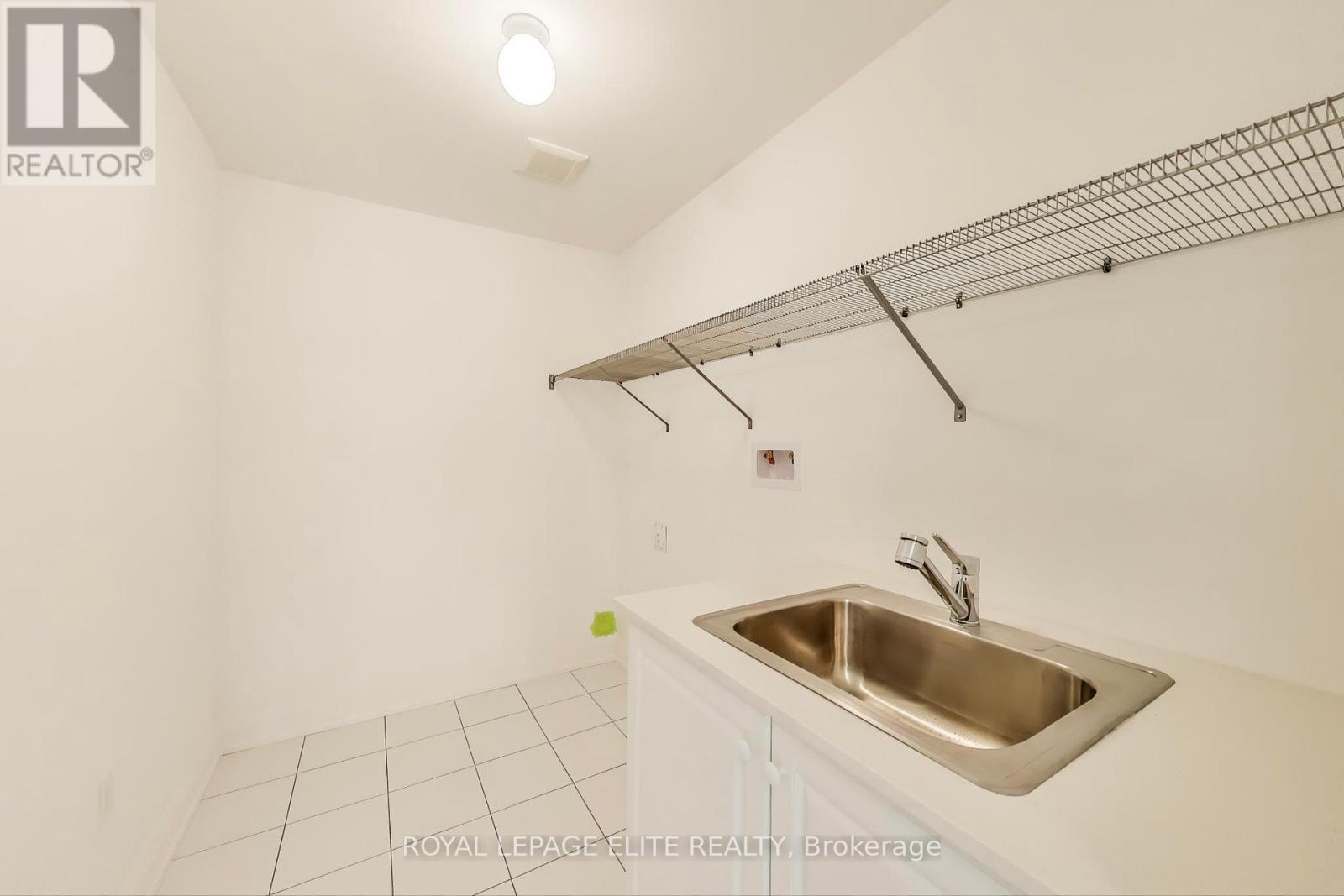 












10 STRATFORD DRIVE S

,
Caledon,




Ontario
L7C4K7

