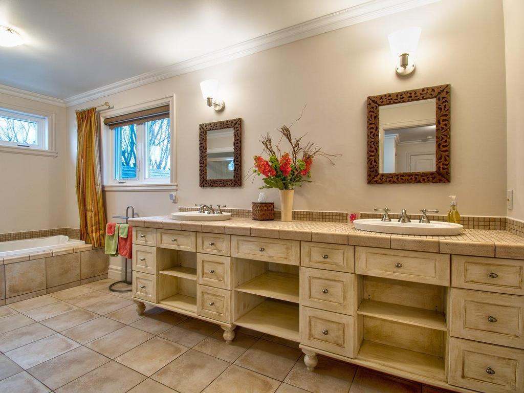 









1023


Ch. du Chenal-du-Moine

,
Sainte-Anne-de-Sorel,




QC
J3P5N3

