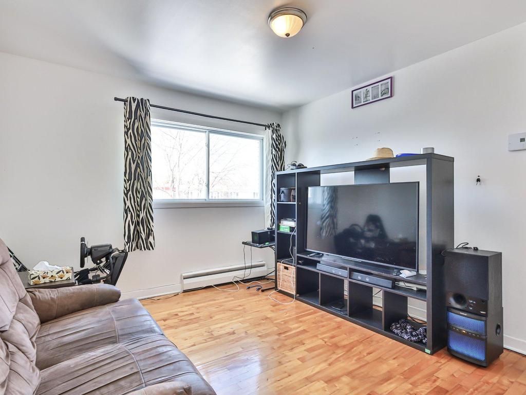 









12116


Rue Ontario E.

,
Montréal (Rivière-des-Prairies/Pointe-aux-Trembles),




QC
H1B1L4

