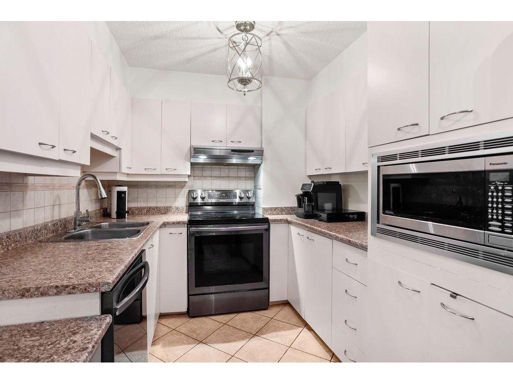 









4540


Prom. Paton

, 605,
Laval (Chomedey),




QC
H7W4W6

