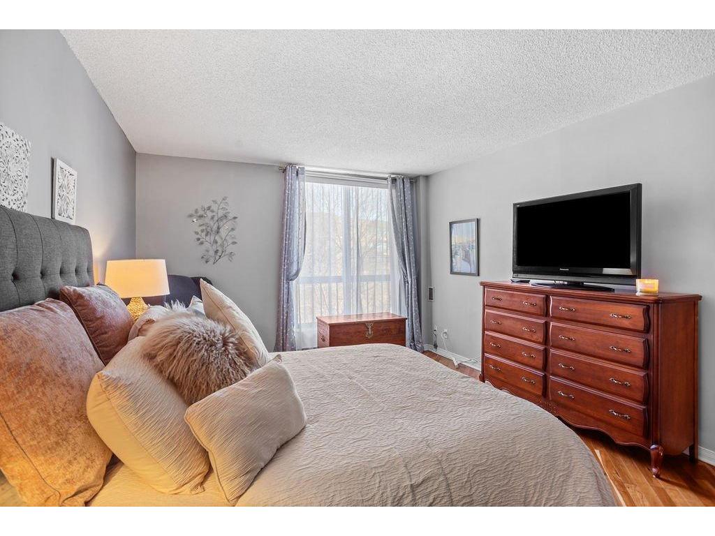 









4540


Prom. Paton

, 605,
Laval (Chomedey),




QC
H7W4W6

