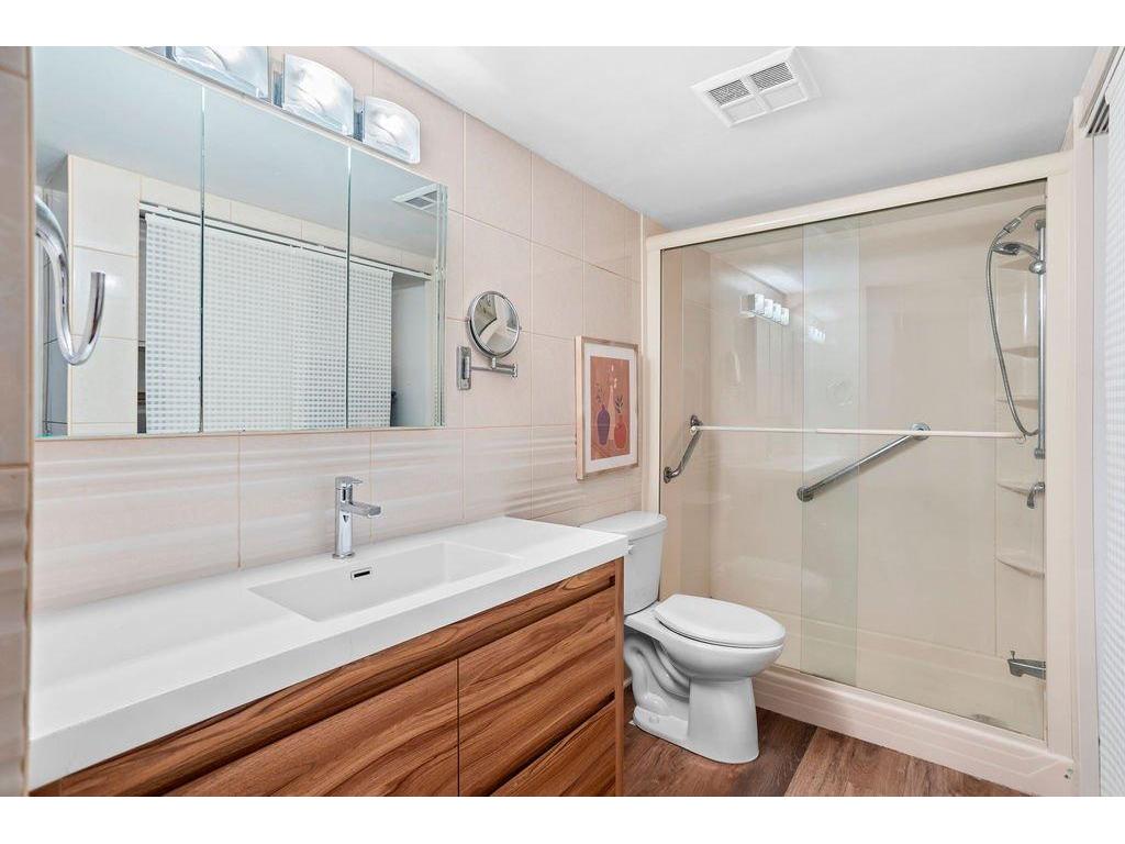 









4540


Prom. Paton

, 605,
Laval (Chomedey),




QC
H7W4W6

