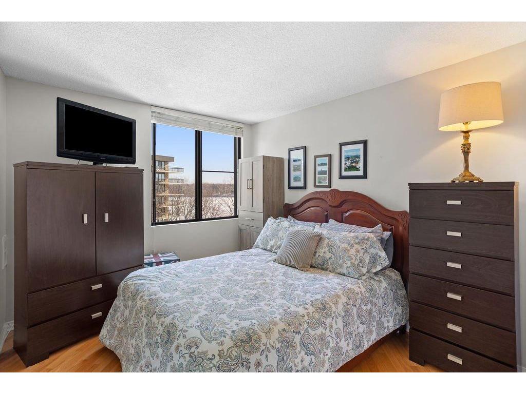 









4540


Prom. Paton

, 605,
Laval (Chomedey),




QC
H7W4W6

