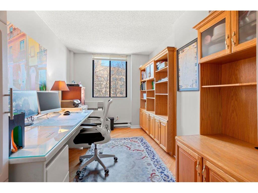 









4540


Prom. Paton

, 605,
Laval (Chomedey),




QC
H7W4W6

