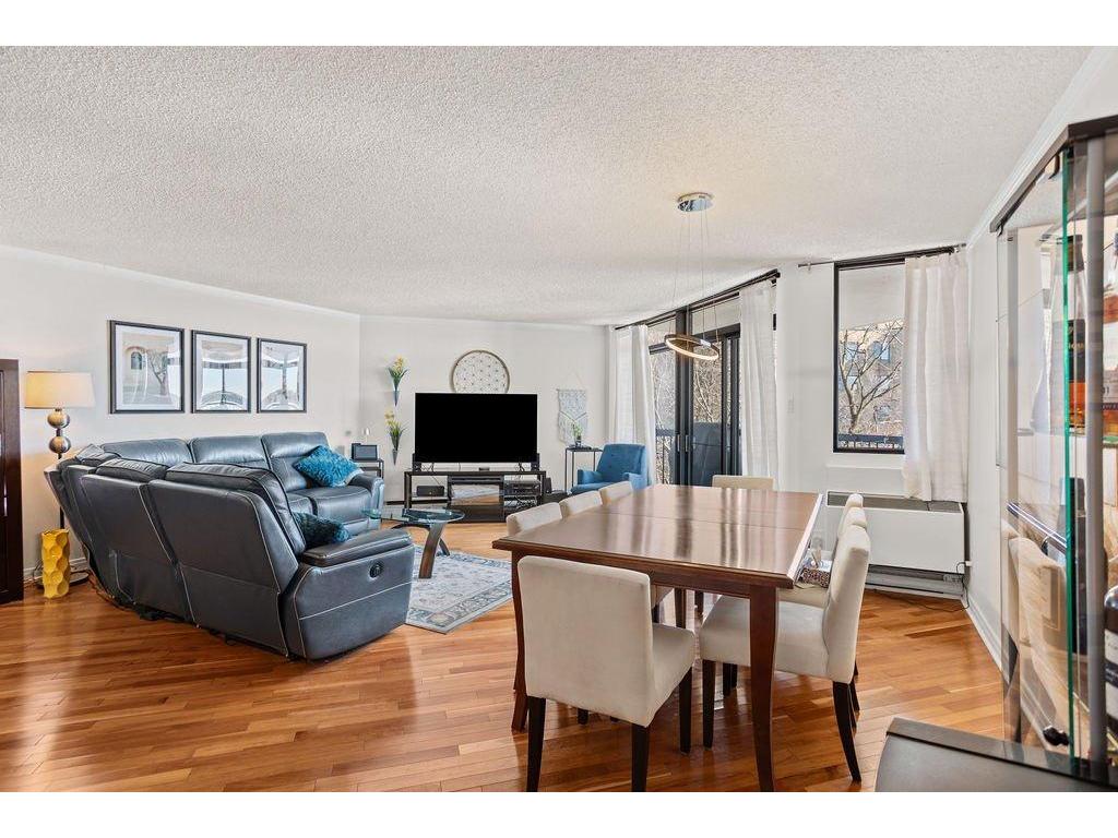 









4540


Prom. Paton

, 605,
Laval (Chomedey),




QC
H7W4W6

