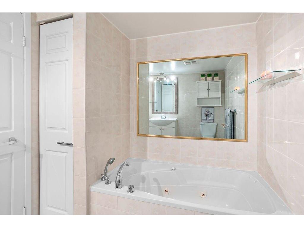 









4540


Prom. Paton

, 605,
Laval (Chomedey),




QC
H7W4W6

