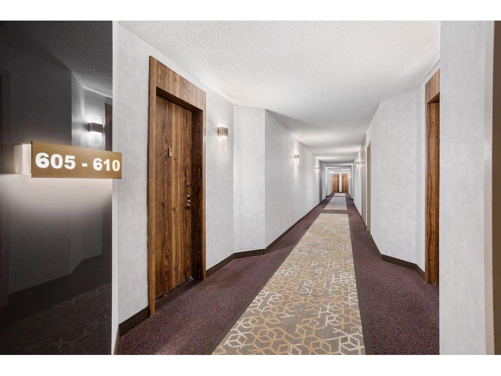 









4540


Prom. Paton

, 605,
Laval (Chomedey),




QC
H7W4W6

