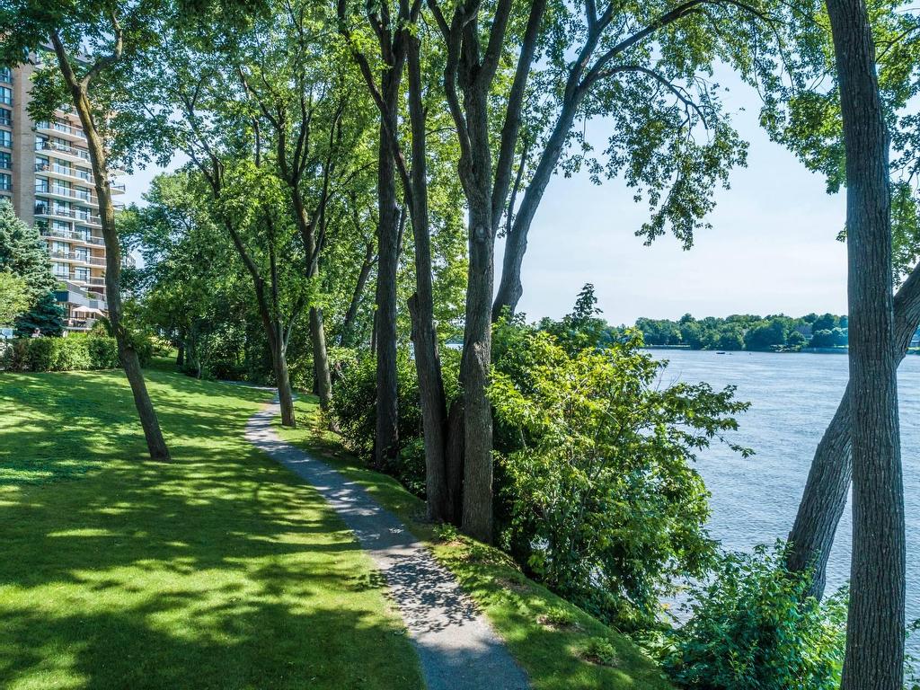









4540


Prom. Paton

, 605,
Laval (Chomedey),




QC
H7W4W6

