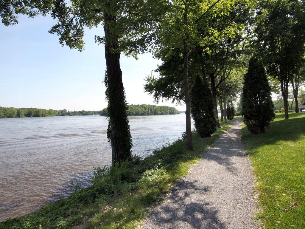 









4540


Prom. Paton

, 605,
Laval (Chomedey),




QC
H7W4W6

