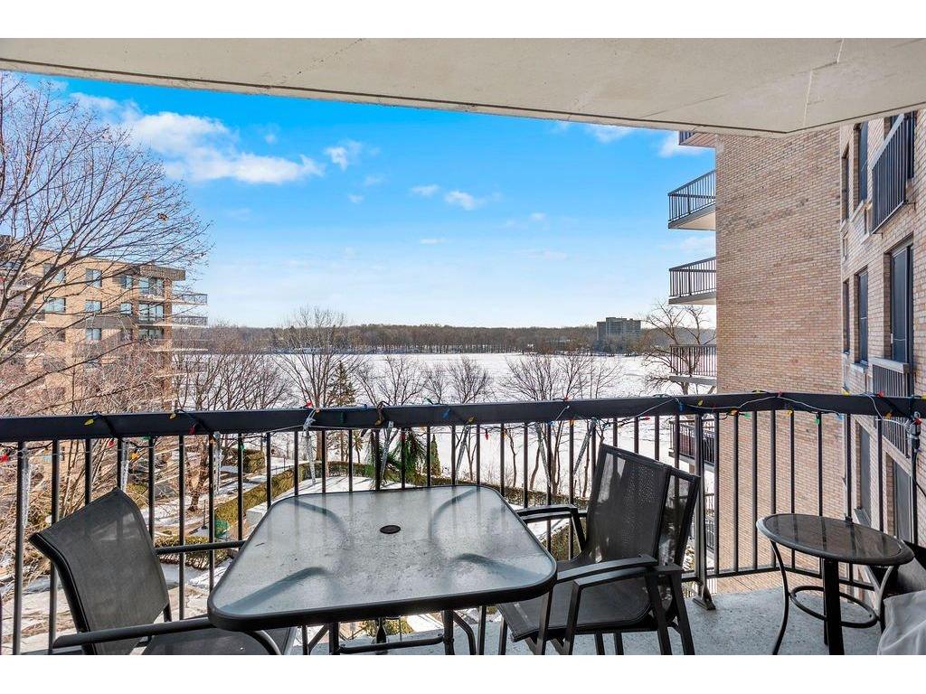 









4540


Prom. Paton

, 605,
Laval (Chomedey),




QC
H7W4W6

